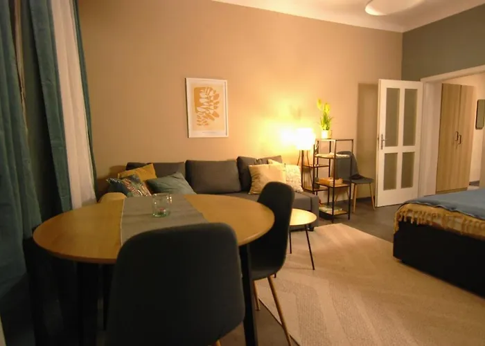 Cozy, Small, New With Free Parking Vienna
