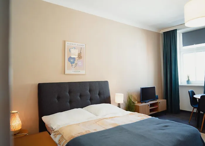 Cozy, Small, New With Free Parking *